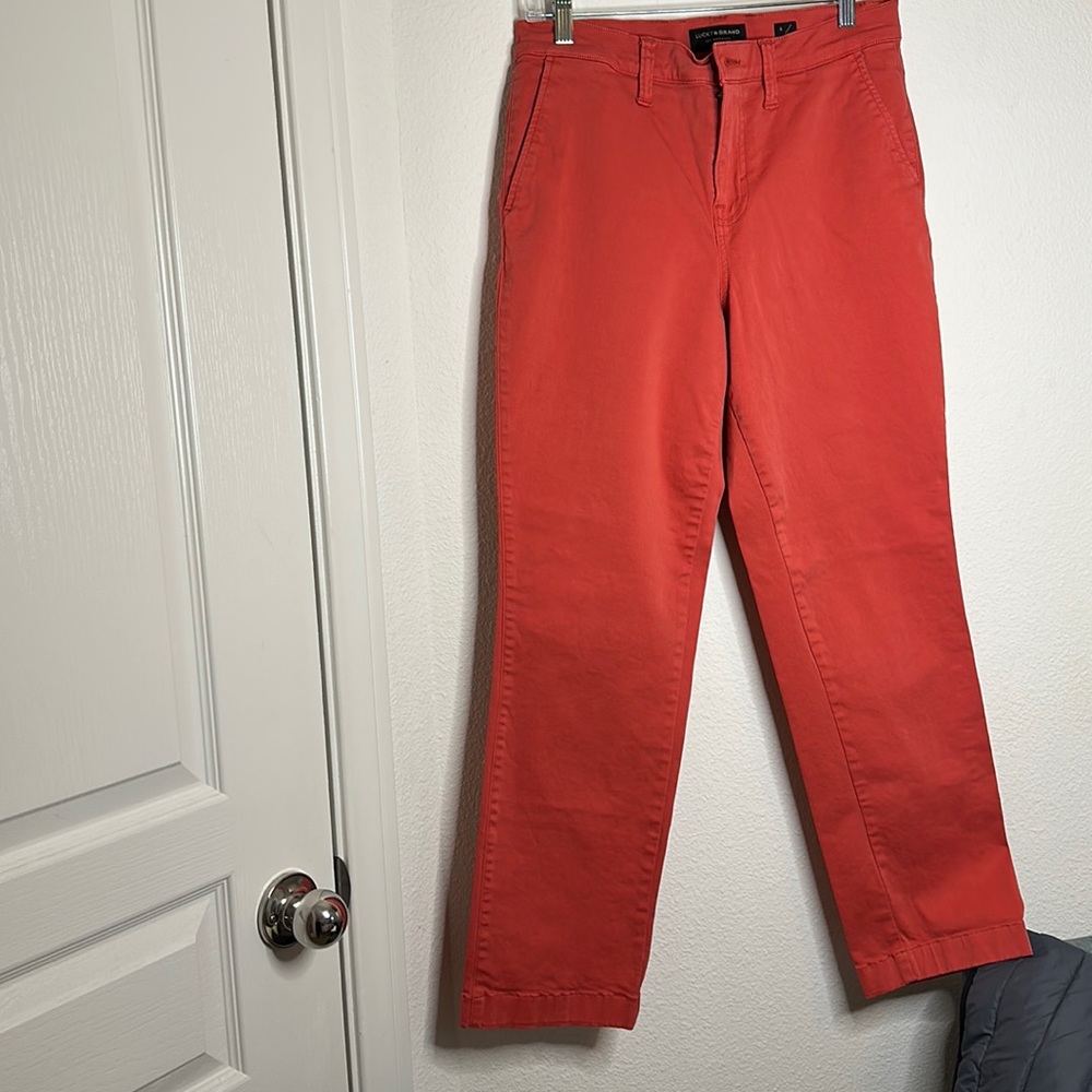 EUC Lucky Brand size 6/28 Pants. Worn and washed once, mid rise slim jeans.